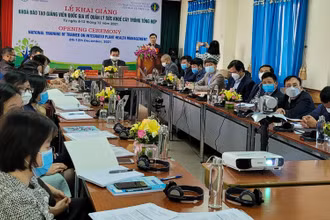 Phó Cục trưởng Bảo vệ thực vật Nguyễn Quý Dương phát biểu tại lễ khai giảng.