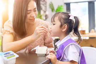 Sữa chua Vinamilk góp phần tạo nên những bữa ăn lành mạnh. Ảnh: Vinamilk