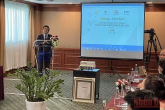 Chủ tịch VUPDA Trần Ngọc Chính, Trưởng ban tổ chức Giải thưởng VUPA 2020 phát biểu tại họp báo.