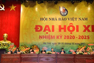 Đoàn chủ tịch điều hành Đại hội. (Ảnh: THÀNH ĐẠT)