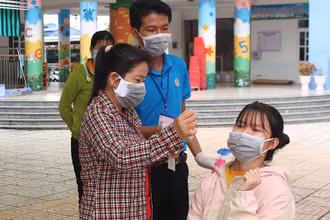Hướng dẫn test nhanh Covid-19 miễn phí cho các tổ Covid cộng đồng ở các khu nhà trọ tại Bình Dương vào tháng 9/2021.