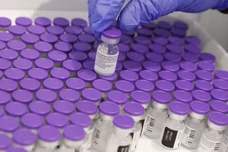 Vaccine ngừa Covid-19 của Pfizer/BioNTech. (Ảnh: AFP/TTXVN)