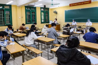 Việc trở lại trường của học sinh ở nhiều tỉnh, thành phố vẫn trong tình trạng lúc đóng, lúc mở. (Ảnh: TTXVN)