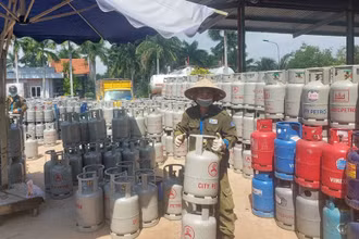 Giá gas bán lẻ tại TP Hồ Chí Minh bắt đầu “hạ nhiệt” sau 6 lần tăng liên tiếp.