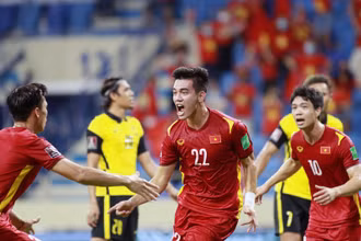 Tiến Linh ăn mừng bàn thắng vào lưới Malaysia ở trận lượt về vòng loại thứ hai World Cup 2022. (Ảnh: VFF)