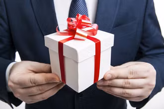 Hà Nội nghiêm cấm tặng qùa cho cấp trên dưới mọi hình thức. (Ảnh: internet)