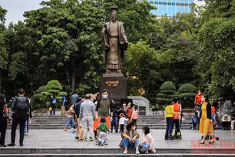 Người dân nên hạn chế tụ tập để phòng, chống dịch Covid-19. (Ảnh: THÀNH ĐẠT)