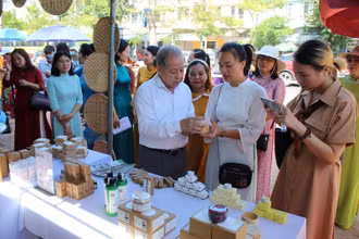 Giới thiệu các sản phẩm khởi nghiệp của phụ nữ trong các doanh nghiệp hợp tác xã, làng nghề.