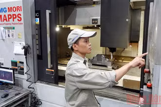 Lao động tại Công ty cổ phần Nhựa Hà Nội. (Ảnh: Ðăng Anh)