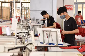 Lao động tại Công ty cổ phần Nam Tiệp, Nam Ðịnh (Ảnh minh họa: Thanh Lâm).