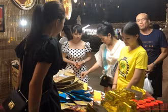 Giới thiệu đặc sản địa phương tại một hội chợ. (Ảnh minh họa)