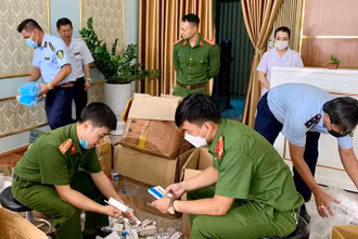 Lực lượng chức năng kiểm tra tại Viện thẩm Mỹ 108 Hà Nội - Cơ sở Gia Lai sáng 11/6.