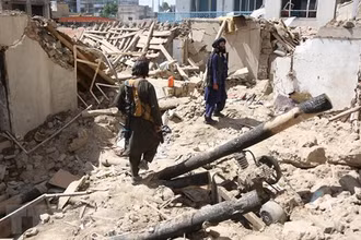 Hiện trường vụ đánh bom ở Kabul, Afghanistan. (Ảnh: THX/TTXVN)