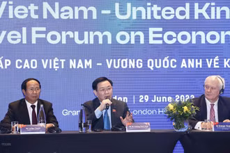 Chủ tịch Quốc hội Vương Đình Huệ phát biểu. (Ảnh: TTXVN)