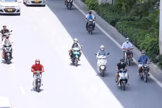 Hà Nội trải qua đợt cao điểm nắng nóng, có lúc tới 40 độ C