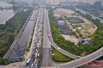 Đường cao tốc Pháp Vân-Cầu Giẽ khu vực Pháp Vân thường xuyên ùn tắc.