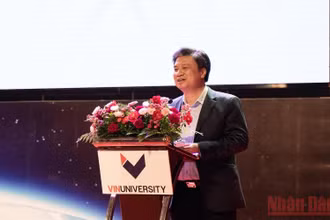 Thứ trưởng Giáo dục và Đào tạo Nguyễn Hữu Độ phát biểu tại hội nghị.