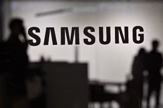 Samsung Electronics đang chạy đua để bắt kịp đối thủ TSMC trong mảng kinh doanh đúc chip tiên tiến. (Ảnh: Tech Xplore)