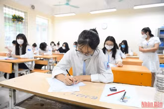 Trong phòng thi tốt nghiệp trung học phổ thông năm 2022 (ảnh chụp trước giờ phát đề thi). (Ảnh: THÀNH ĐẠT)
