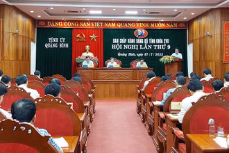 Quang cảnh hội nghị lần thứ 9 của Ban Chấp hành Đảng bộ tỉnh Quảng Bình.