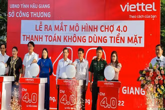 Nghi thức bấm nút chính thức ra mắt mô hình chợ 4.0.