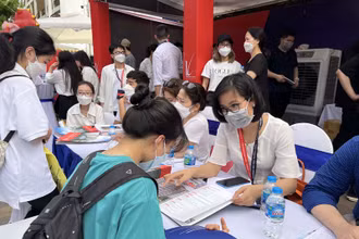 Trường Đại học Phenikaa tư vấn tuyển sinh.