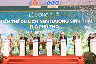 Các đại biểu động thổ khởi công quần thể du lịch nghỉ dương sinh thái FLC Phú Thọ.