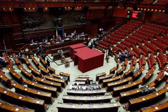 Các đại cử tri tham gia bỏ phiếu bầu Tổng thống Italia ngày 29/1. (Ảnh Reuters)