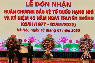Lễ đón nhận Huân chương Bảo vệ Tổ quốc hạng nhì và kỷ niệm 45 năm Ngày truyền thống. 