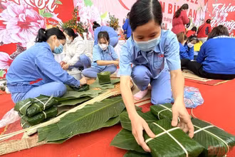 Công nhân khu công nghiệp vui "Tết Sum vầy - Xuân bình an 2022" do Công đoàn các khu công nghiệp - chế xuất Hà Nội tổ chức.