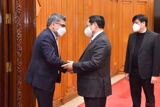 Thủ tướng Phạm Minh Chính tiếp ông Nitin Kapoor. (Ảnh: TRẦN HẢI)
