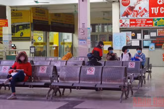 Tết là để đoàn viên nhưng vẫn có những người phải "chọn" đón Tết xa quê.