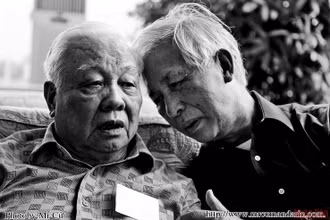 Giáo sư, Viện sĩ Nguyễn Văn Hiệu và Giáo sư Trần Thanh Vân tại Quy Nhơn vào tháng 12/2011. (Ảnh: ICISE)
