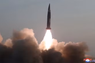 Một vụ phóng thử tên lửa của Triều Tiên trong năm 2021. (Ảnh: KCNA)