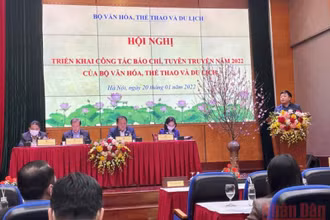 Đồng chí Quế Đình Nguyên, Phó Tổng biên tập báo Nhân Dân phát biểu ý kiến.