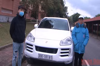 Các đối tượng và tang vật vụ án.