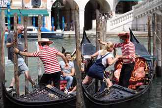 Chính quyền Venice sẽ hạn chế số lượng du khách để giảm tình trạng quá tải du lịch (Ảnh minh họa: REUTERS)