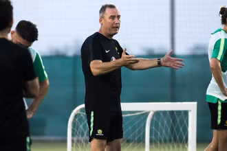 Rene Meulensteen trên sân tập của đội tuyển Australia. (Ảnh: Socceroos.com)