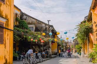 Những con đường nhỏ ở Hội An luôn được người dân giữ gìn xanh mát (Ảnh: Duy Hậu)