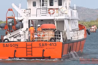 Tàu SAR 413 của Trung tâm Phối hợp Tìm kiếm-Cứu nạn hàng hải khu vực 3 lên đường ra vị trí tàu Vandon Ace gặp nạn.