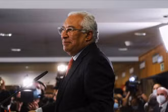 Lãnh đạo đảng Xã hội (PS) Bồ Đào Nha, Thủ tướng Antonio Costa phát biểu sau khi giành chiến thắng cuộc bầu cử tại Lisbon, 31/1/2022. (Ảnh: Reuters) 