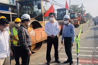 Kiểm tra các đơn vị thi công dự án chống ngập vùng đồng bằng sông Cửu Long. 