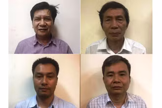 Các bị can từ trái qua: Trần Ngọc Hà, Lâm Chí Quang, Nguyễn Mạnh Chung và Vũ Từ Công.