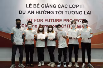 Các học viên trong lễ bế giảng (Ảnh: REACH).