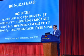 Thứ trưởng Ngoại giao Phạm Quang Hiệu phát biểu khai mạc Hội nghị "Nghiên cứu, học tập, quán triệt Nghị quyết Hội nghị Trung ương 4 khóa XIII và học tập Chuyên đề năm 2022 về tư tưởng, đạo đức, phong cách Hồ Chí Minh năm 2022". (Ảnh: Báo Thế giới và Việt Nam)