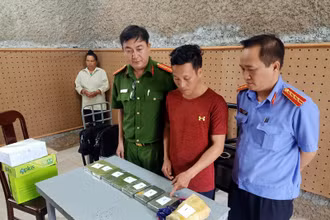 Hai đối tượng Giàng Chừ Pó và Lý Thị Chử cùng tang vật bị bắt giữ.