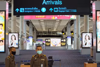 Sân bay quốc tế Suvarnabhumi tại Thủ đô Bangkok vắng bóng hành khách do ảnh hưởng của dịch Covid-19. (Ảnh: Reuters)