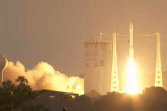 Tên lửa đẩy Arianespace Vega của châu Âu mang theo vệ tinh Napa-1 của Thái Lan được phóng lên từ vùng lãnh thổ Guiana thuộc Pháp. (Ảnh: Bangkok Post)