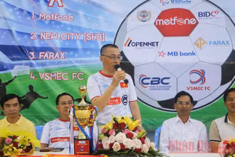 Đại sứ Vũ Quang Minh phát biểu tại lễ khai mạc.