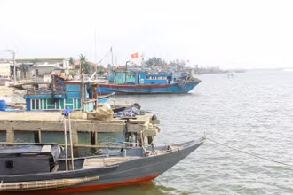 Nhiều tàu thuyền của huyện Gio Linh về trú bão an toàn.